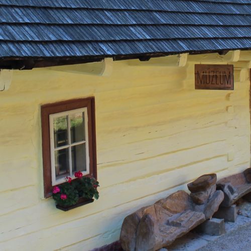 Expozície vo Vlkolínci