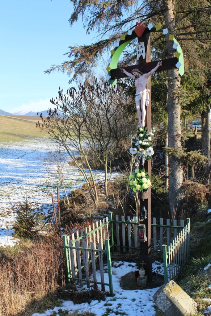 Kríž Likavka, ulica Československej armády 04