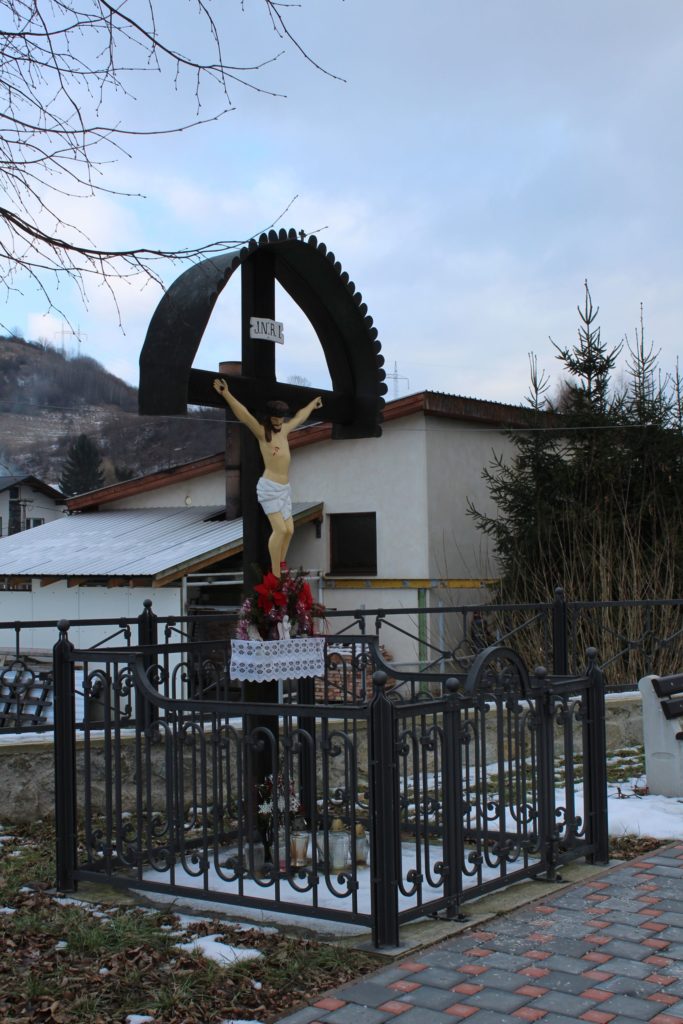 Cross of Liptovské Sliače - Nižný, at the intersection of Hlavná - Na Majeri