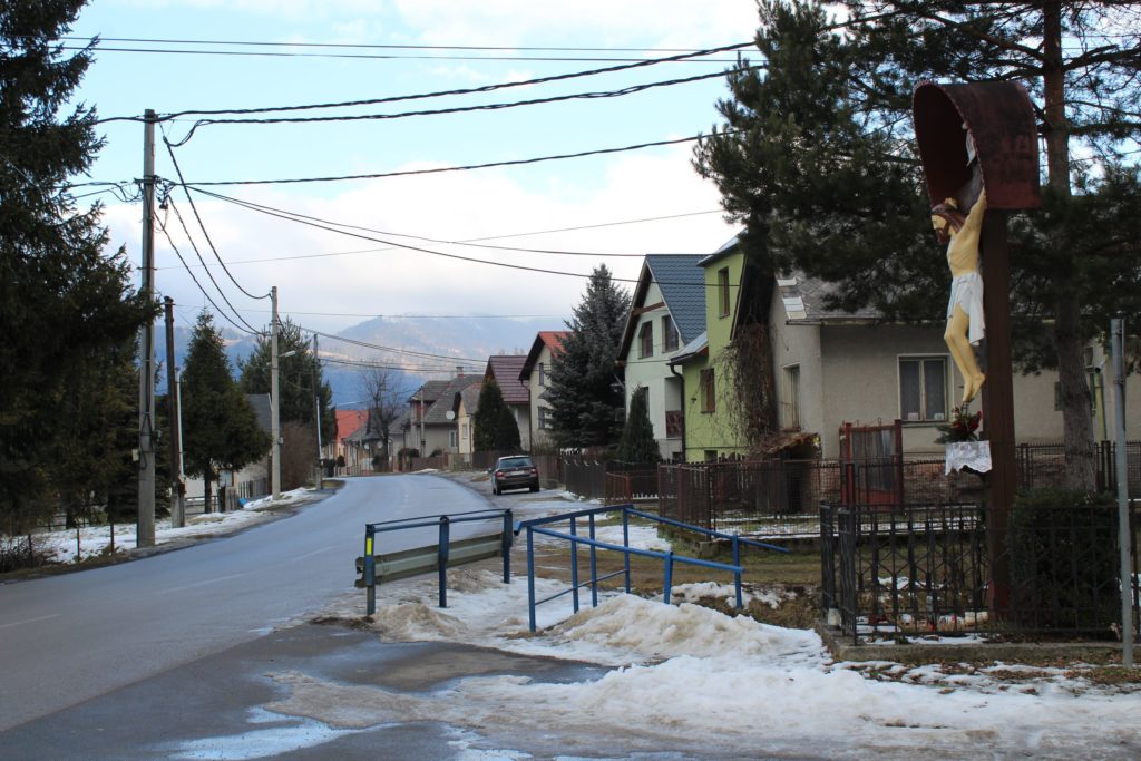 Cross of Liptovské Sliače - Nižný, at the intersection of Hlavná - Záhumnie Cross of Liptovské Sliače - Nižný, at the intersection of Hlavná - Záhumnie