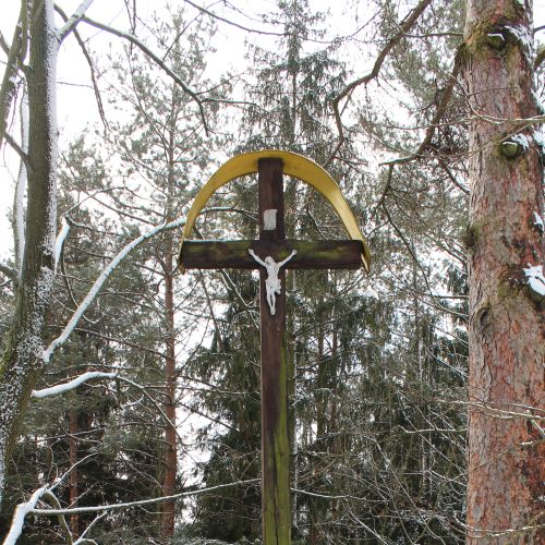 Kríž na Diele Hrboltová, pod hradiskom