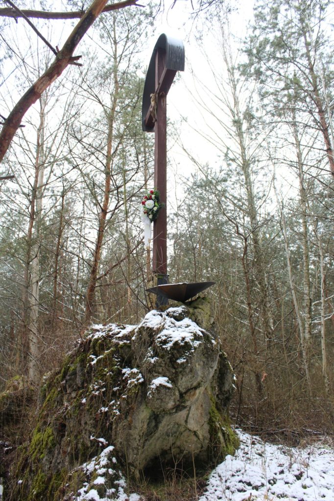 Kríž v lesoparku Hrboltová 01 Kríž v lesoparku Hrboltová 01