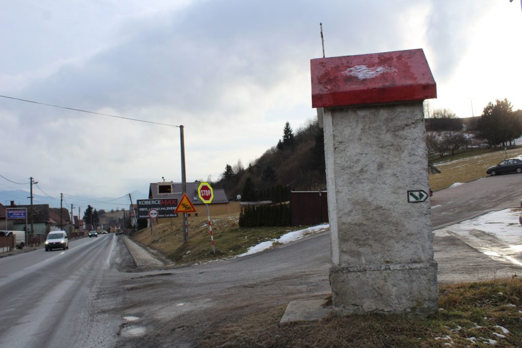 Kaplnka Likavka, križovatka J. Hollého - Pod Hradom 04