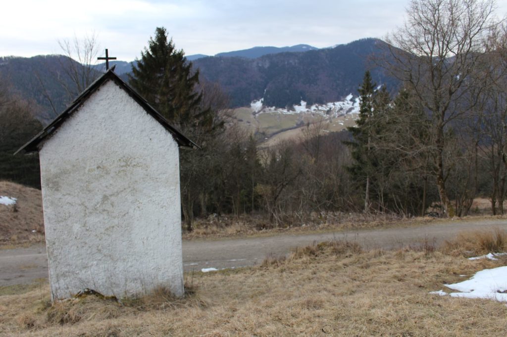 Kaplnka Vlkolínec, Pri Krkavej skale 05