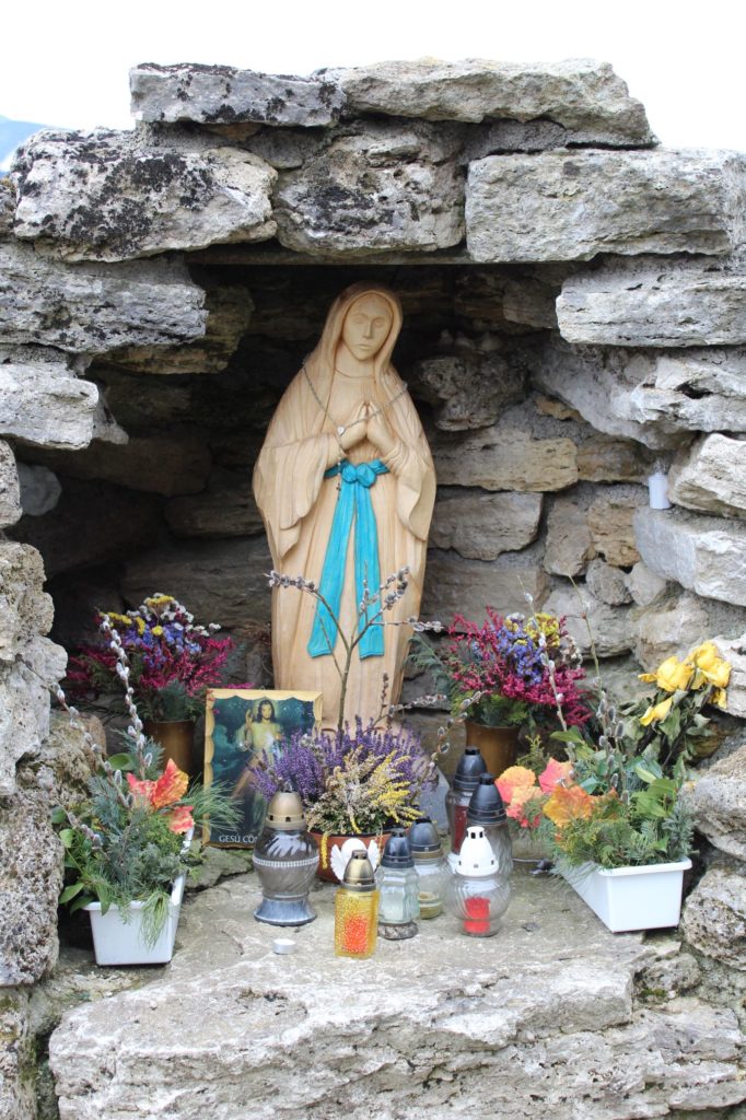 Kaplnka pri kostole Dvoch sŕdc Liptovské Sliače - Vyšný 02
