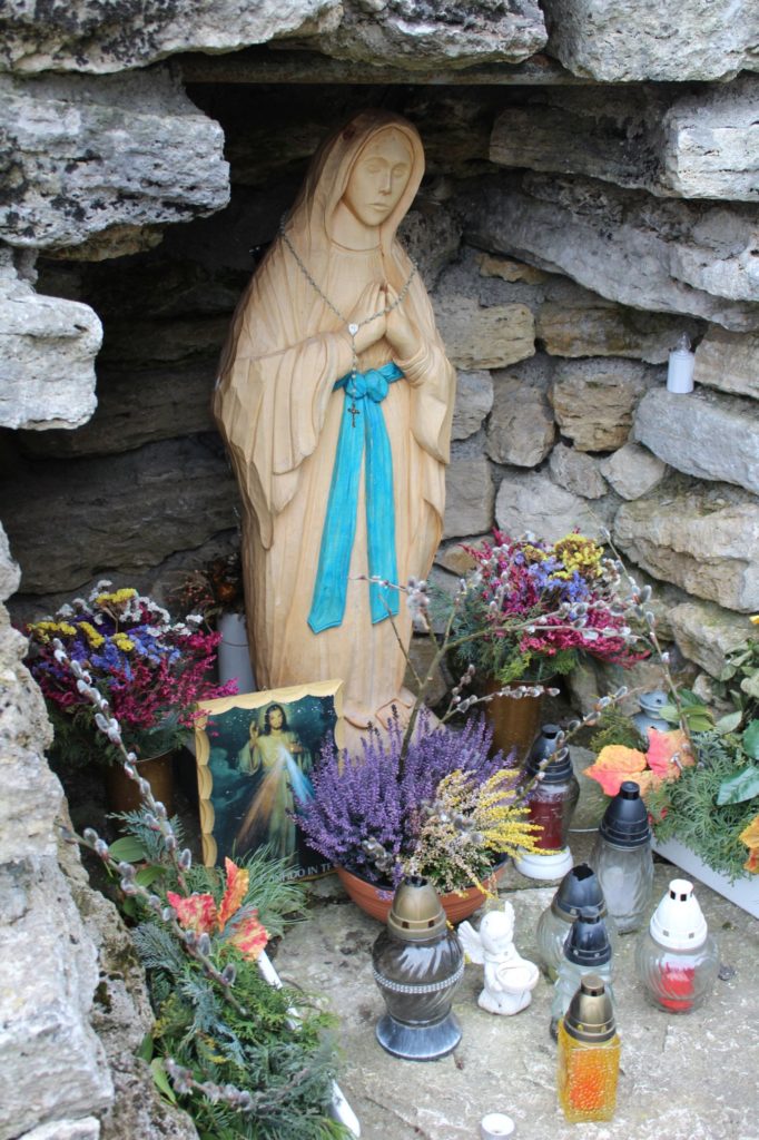 Kaplnka pri kostole Dvoch sŕdc Liptovské Sliače - Vyšný 06