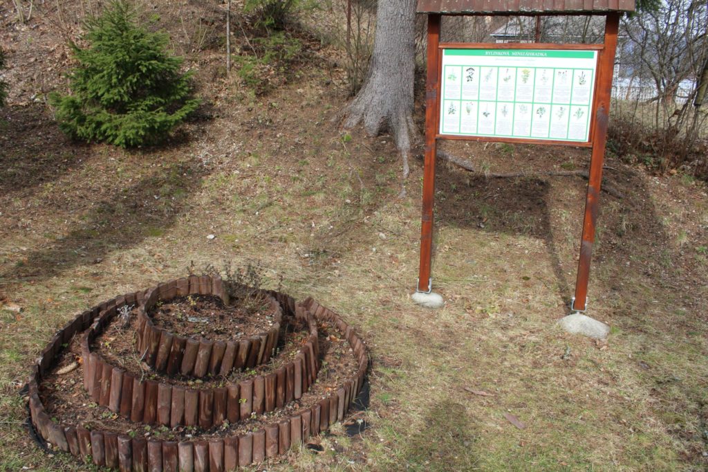 Kaplnka pri kostole sv. Cyrila a Metoda Ľubochňa 01