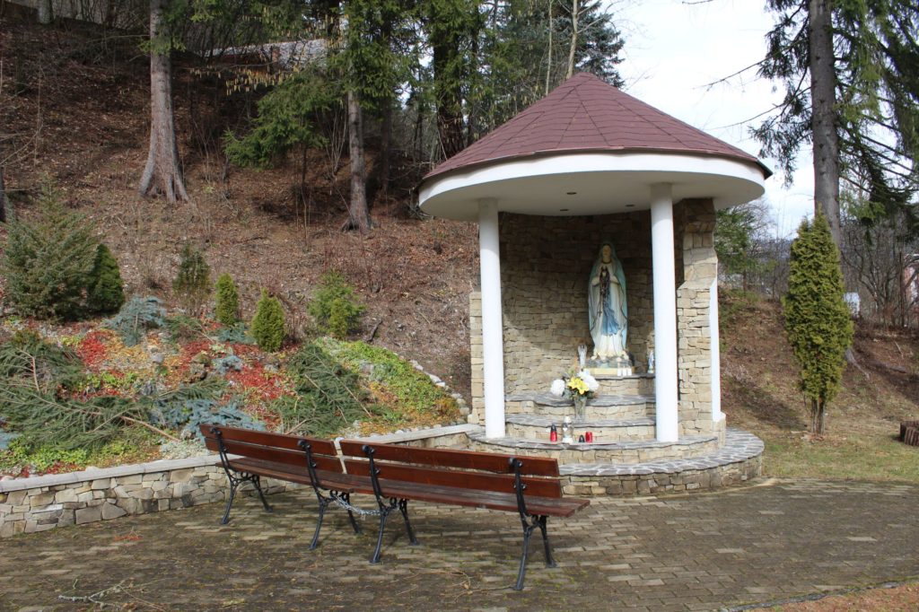 Kaplnka pri kostole sv. Cyrila a Metoda Ľubochňa 02