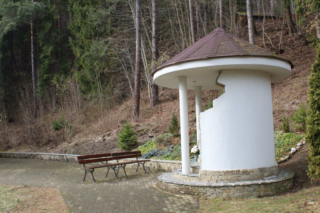 Kaplnka pri kostole sv. Cyrila a Metoda Ľubochňa 04