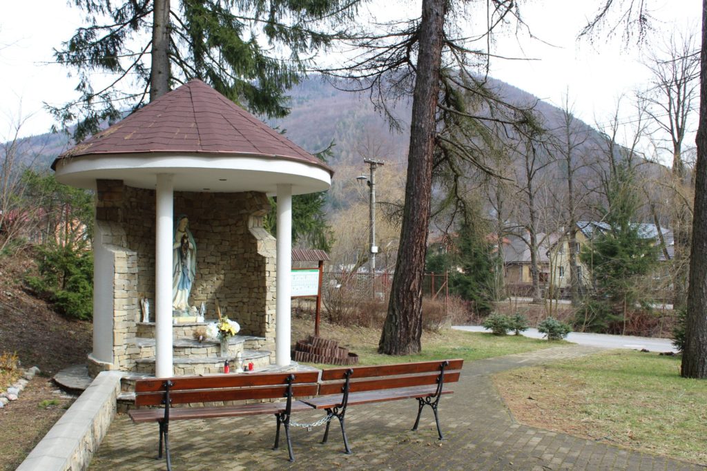 Kaplnka pri kostole sv. Cyrila a Metoda Ľubochňa 05