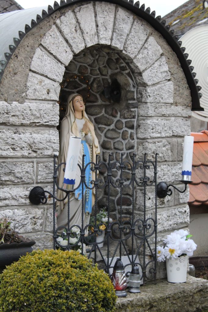 Kaplnka pri kostole sv. Šimona a Júdu Liptovské Sliače - Stredný 01