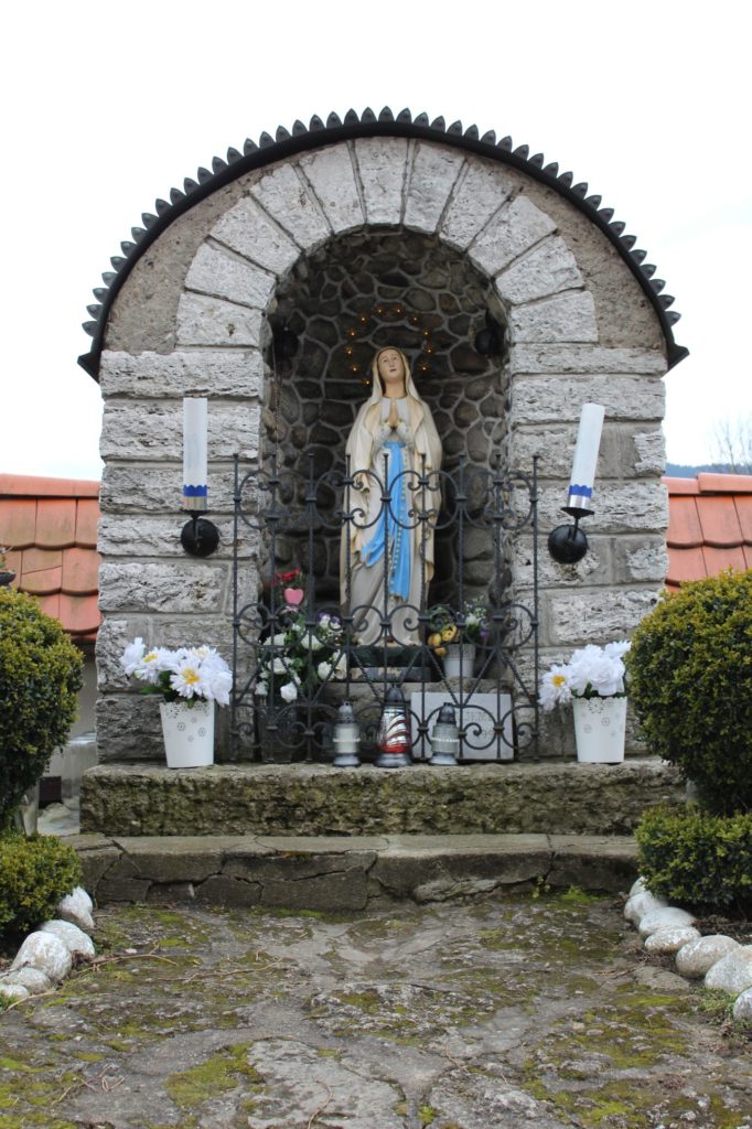 Kaplnka pri kostole sv. Šimona a Júdu Liptovské Sliače - Stredný 05
