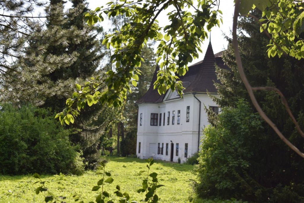 Kaštieľ Mitošiny v Bešeňovej 06