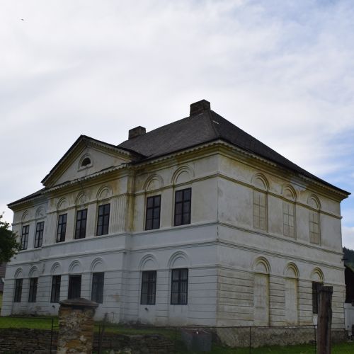 Manor House in Madočany