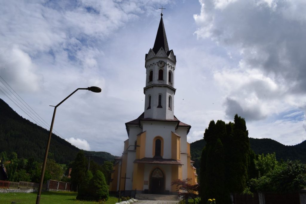 Kostol Božského srdca Ježišovho v Stankovanoch 01 Kostol Božského srdca Ježišovho v Stankovanoch 01