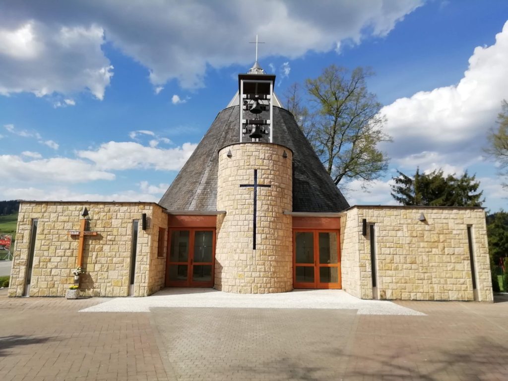 Kostol Najsvätejšej trojice v Bešeňovej 02