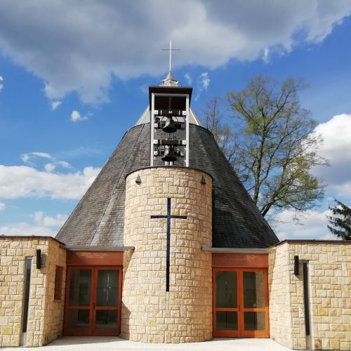 Kostol Najsvätejšej trojice v Bešeňovej