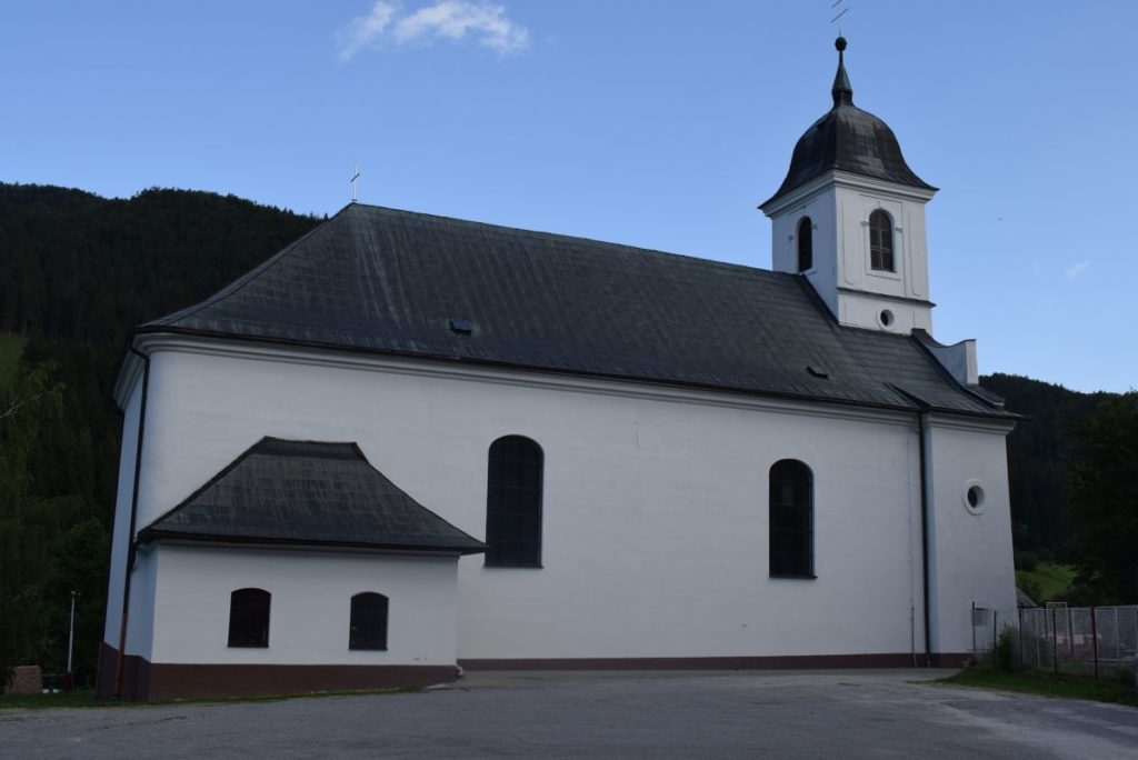 Kostol Obetovania Pána v Liptovských Revúcach 01