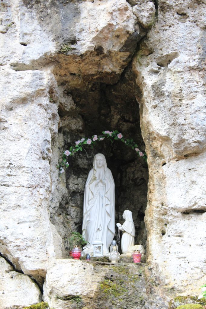 Lurdská jaskyňa Biely Potok, Trlenská dolina Jezuitská zotavovňa 06