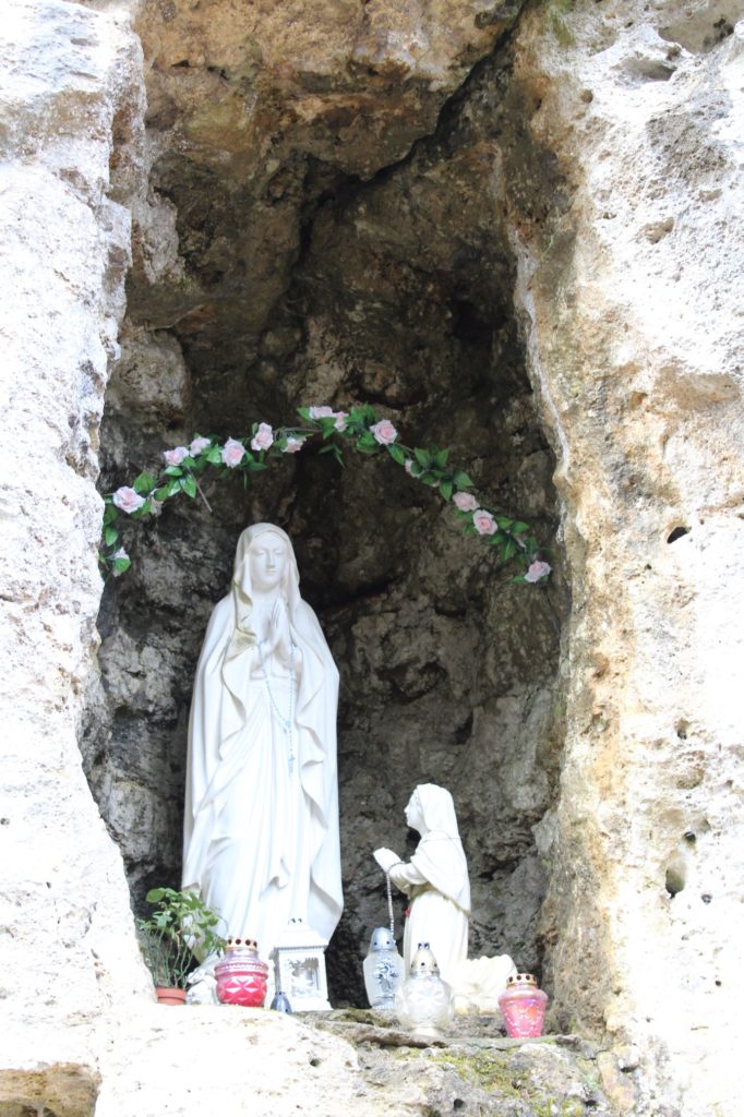 Lurdská jaskyňa Biely Potok, Trlenská dolina Jezuitská zotavovňa 08
