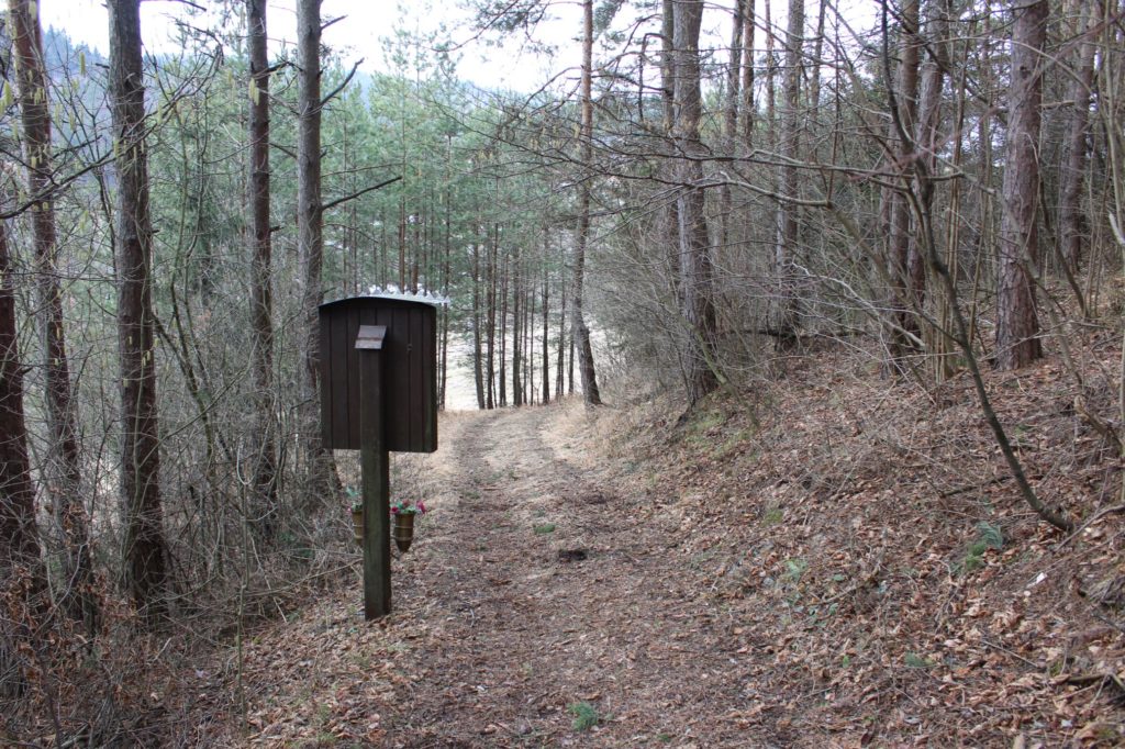 Zastavenie Valaská Dubová, pri krížovej ceste 02