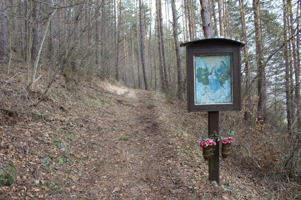 Zastavenie Valaská Dubová, pri krížovej ceste 03