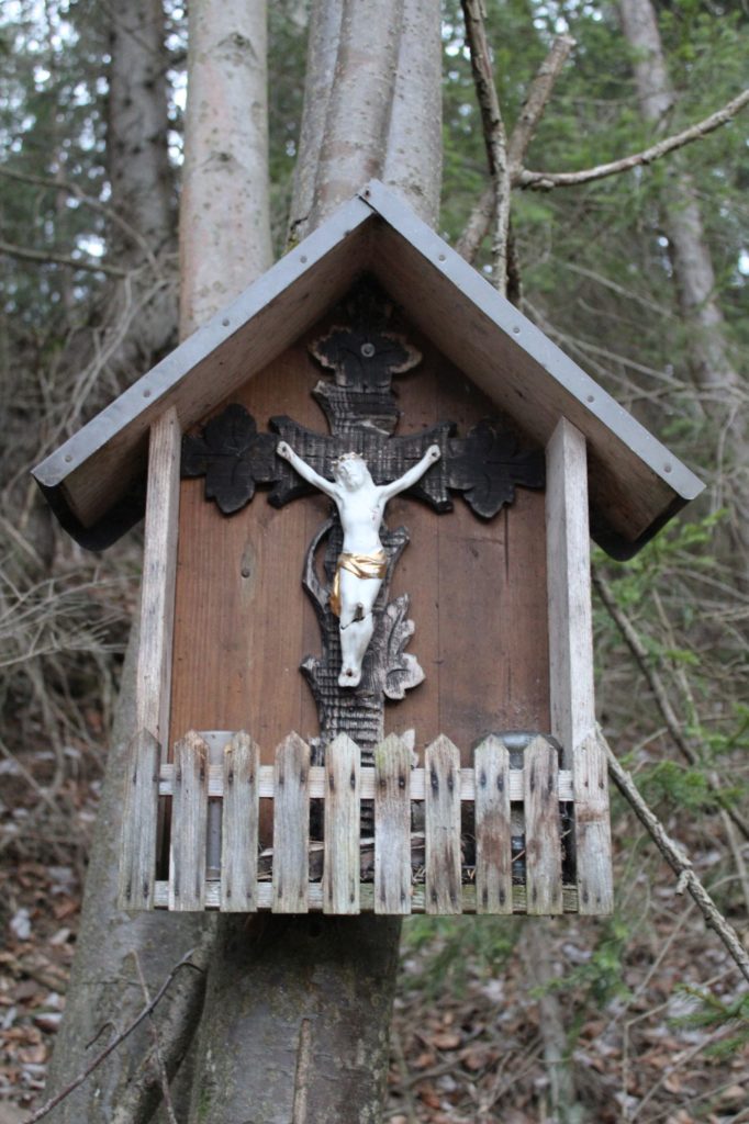 Zastavenie Vlkolínec, Pri Krkavej skale 01