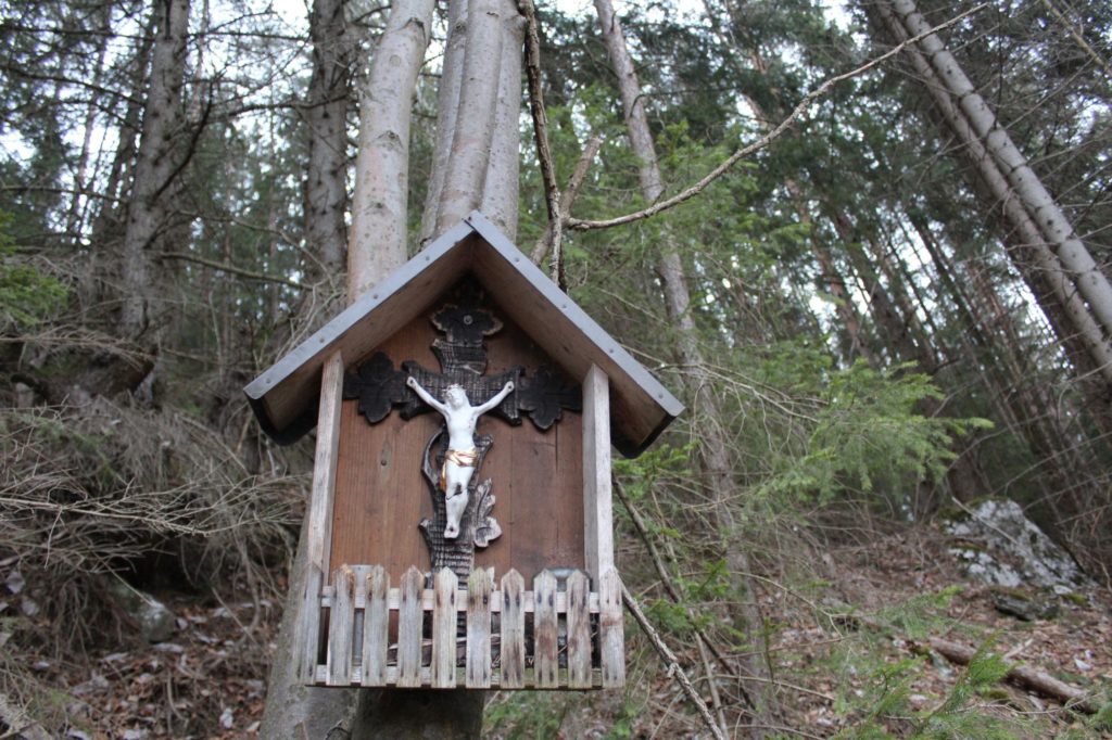 Zastavenie Vlkolínec, Pri Krkavej skale 02