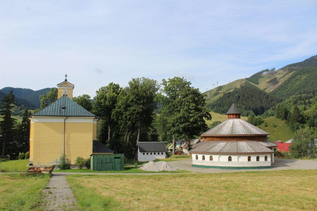 Kostol Najsvätejšej Trojice v Liptovskej Lúžnej 15