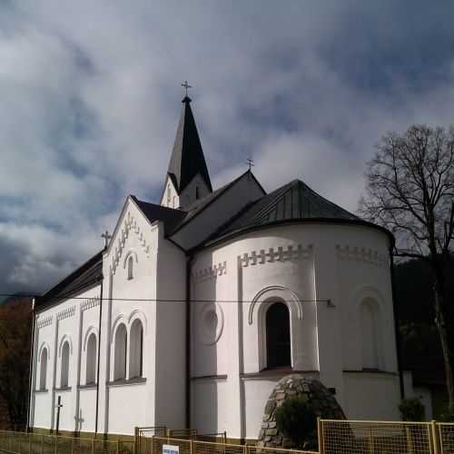 Kostol sv. Michala Archanjela vo Valaskej Dubovej