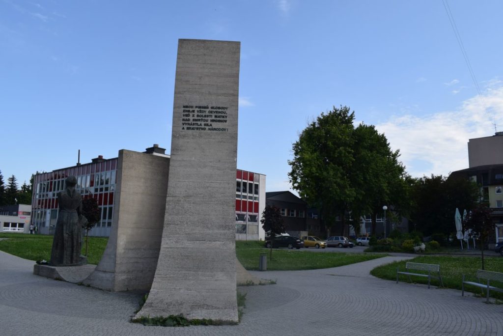 Pamätník Partizánska matka 01