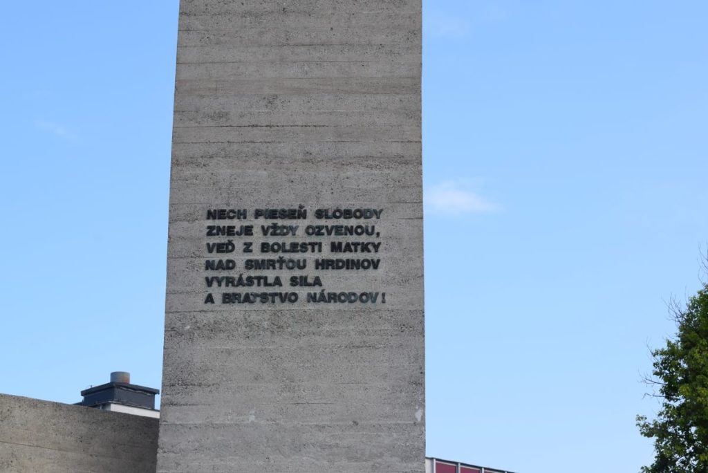 Pamätník Partizánska matka 02