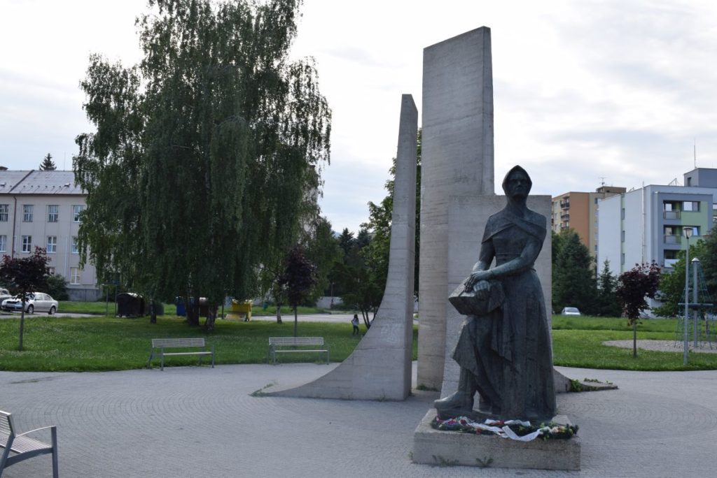 Pamätník Partizánska matka 03