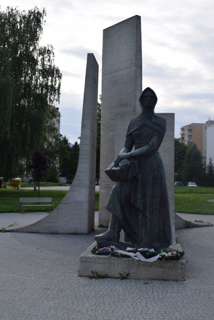 Pamätník Partizánska matka 04
