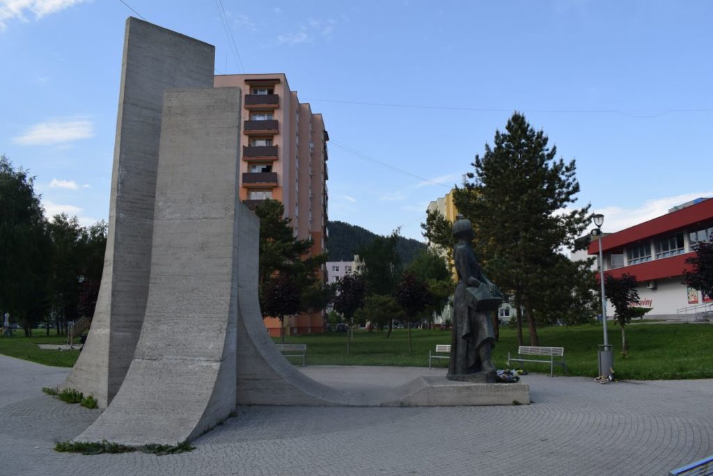 Pamätník Partizánska matka 05