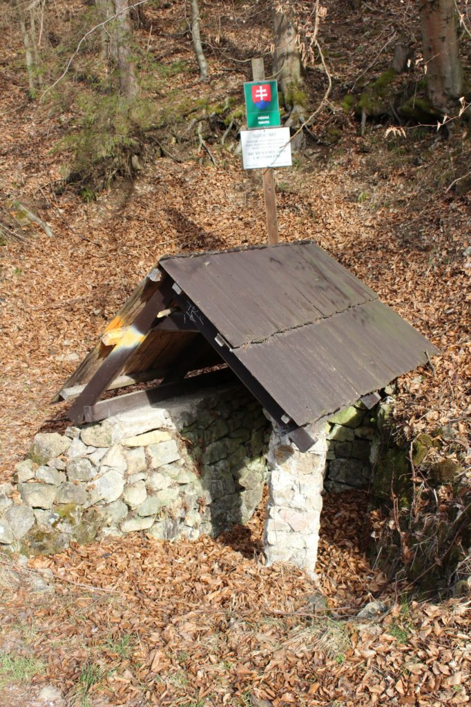 Studnička pod Dogerskými skalami, Ružomberok - Biely Potok 01 Studnička pod Dogerskými skalami, Ružomberok - Biely Potok 01