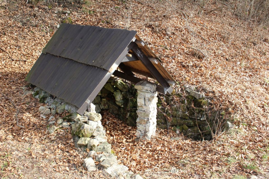 Studnička pod Dogerskými skalami, Ružomberok - Biely Potok 02 Studnička pod Dogerskými skalami, Ružomberok - Biely Potok 02