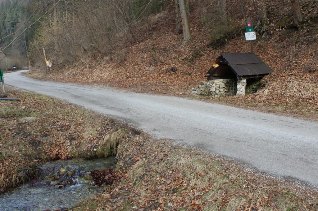 Studnička pod Dogerskými skalami, Ružomberok - Biely Potok 05 Studnička pod Dogerskými skalami, Ružomberok - Biely Potok 05