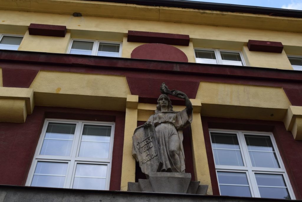 Škola na Dončovej ulici 03