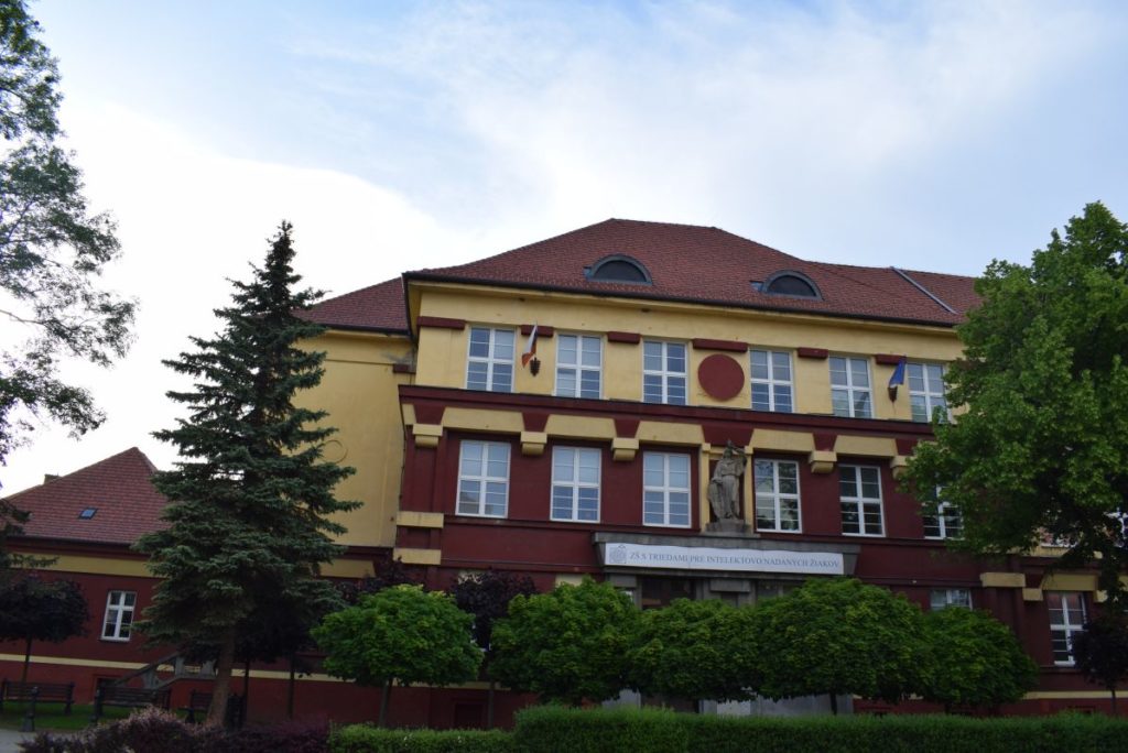 Škola na Dončovej ulici 05