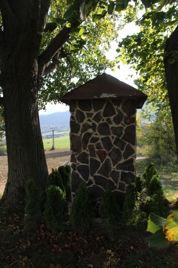 Kaplnka Komjatná, Hôrka 06