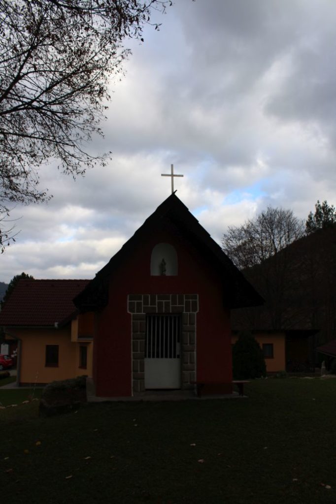 Kaplnka Sedembolestnej Panny Márie na Paračke v Likavke 01