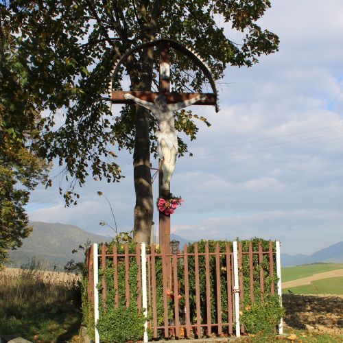 Kríž Komjatná, Hôrka