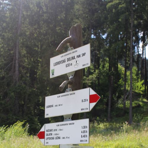 Ludrovská dolina, Pamätník SNP – Ostré