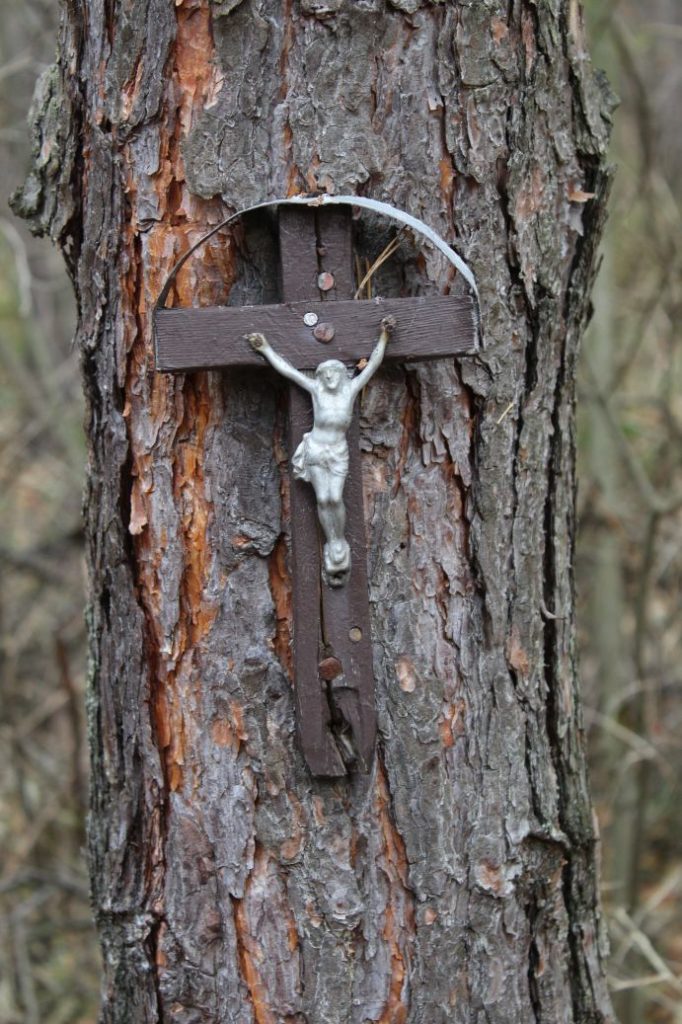 Zastavenie Valaská Dubová, pred krížovou cestou 02