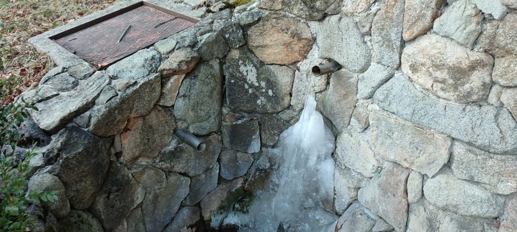 Prameň Vyšné Javoriská pri chate, Ružomberok - Podsuchá 02