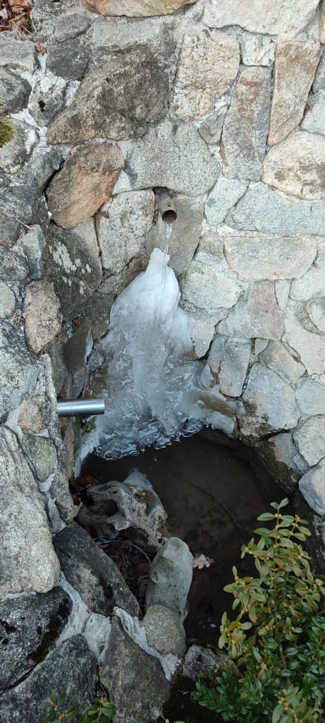 Prameň Vyšné Javoriská pri chate, Ružomberok - Podsuchá 03