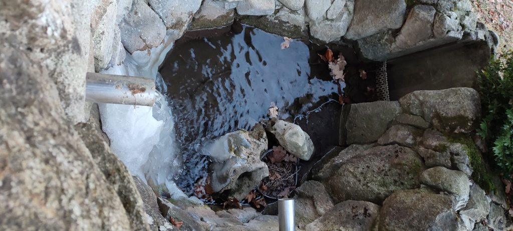 Prameň Vyšné Javoriská pri chate, Ružomberok - Podsuchá 04