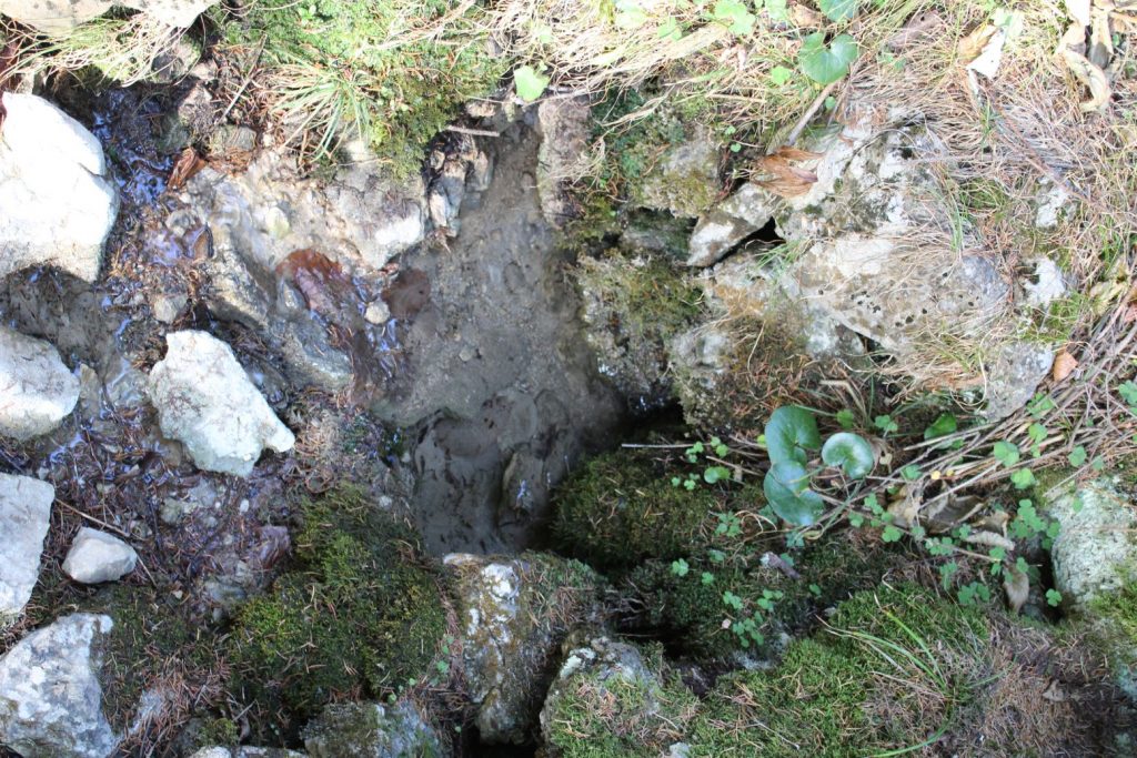 Prameň nad Krmelcami, Ružomberok - Hrboltová 01