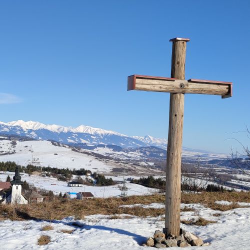 Kríž Martinček, pod Hradiskami